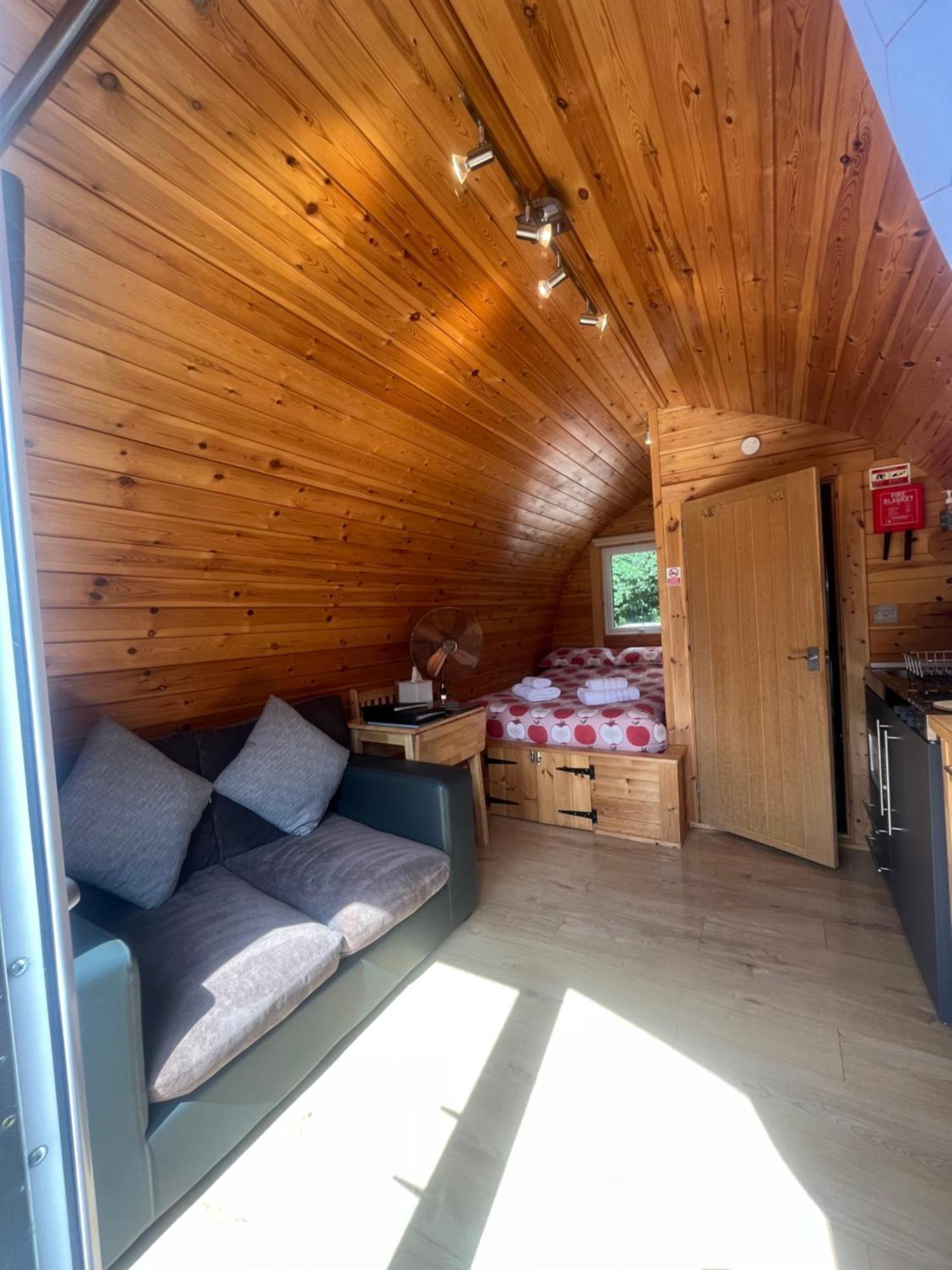 Conifer Cabins フォート・ウィリアム エクステリア 写真